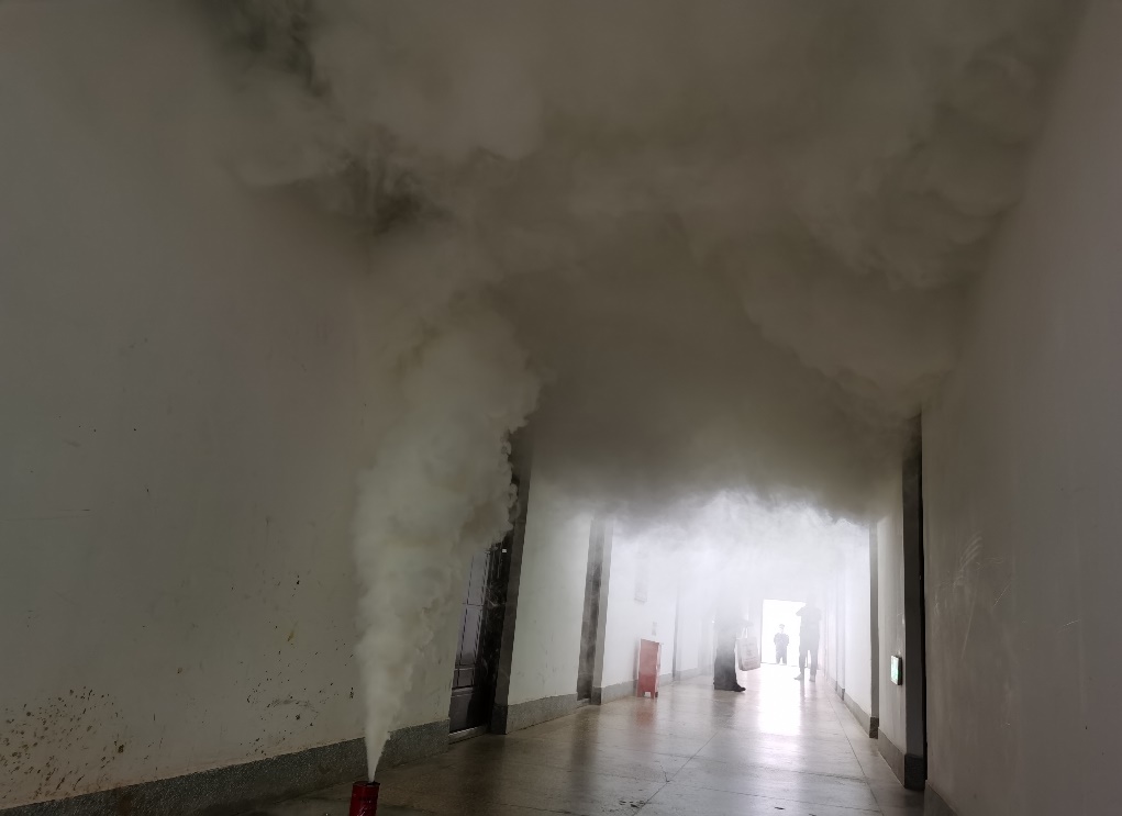 图片包含 烟, 火车, 未来, 蒸汽描述已自动生成